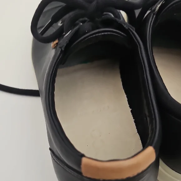 Ecco Black Leather Women's Sneakers Size 9 Extra Width - Picture 9 of 9